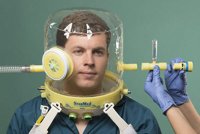 Adaptador 22F/22F con manómetro incorporado y válvula PEEP ajustable (para dar CPAP con los cascos VNI)